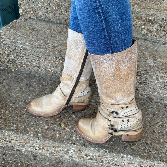 Freebird “Coy” taupe / size 8 boots - Picture 3 of 7